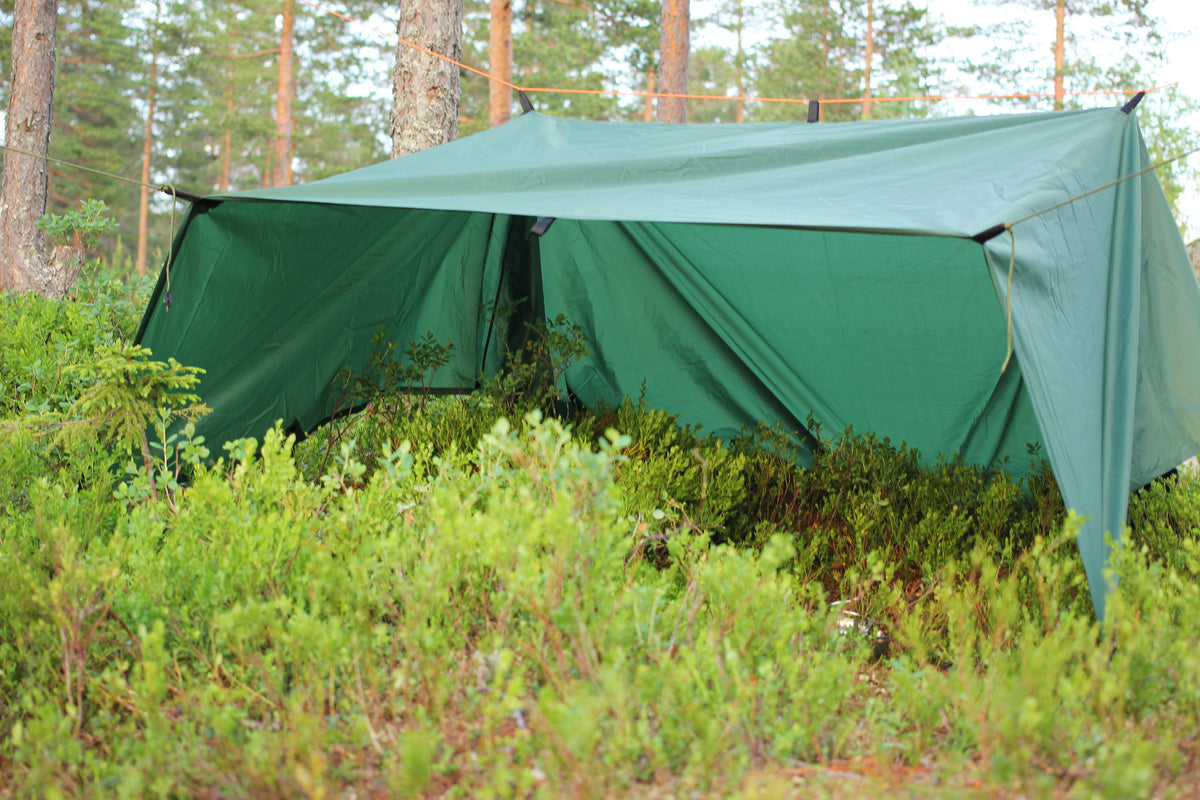 Tarp / Gapahuk med 4 stk barduner og 4 stk plugger