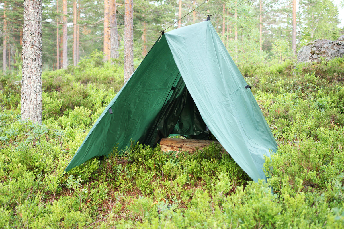 Tarp / Gapahuk med 4 stk barduner og 4 stk plugger